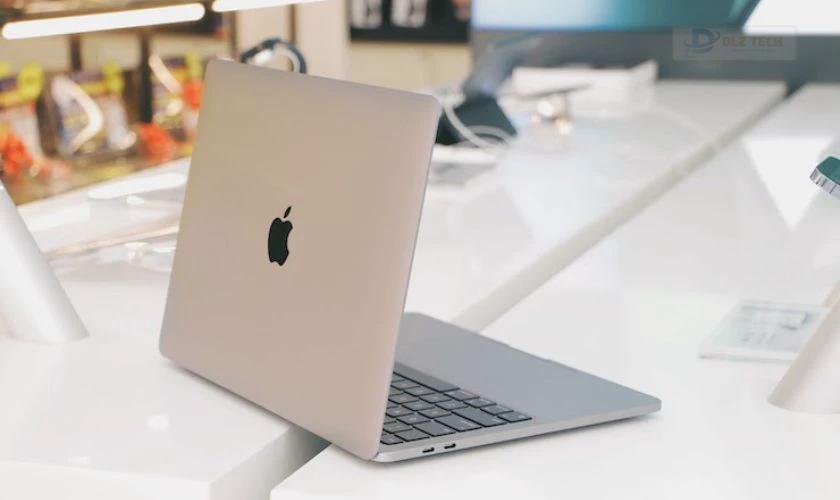 MacBook Pro 14 inch và 16 inch M2