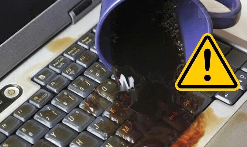 Lỗi bàn phím laptop bị ngấm nước