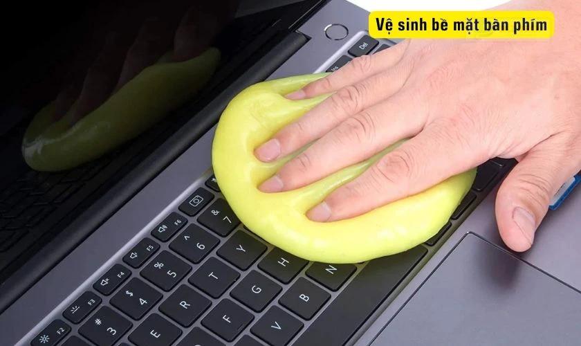 Vệ sinh bàn phím