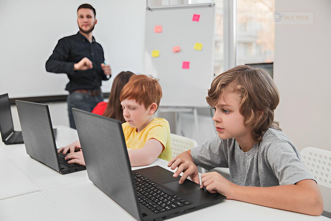 Thay màn hình MacBook bị ám xanh ở đâu đảm bảo chính hãng?