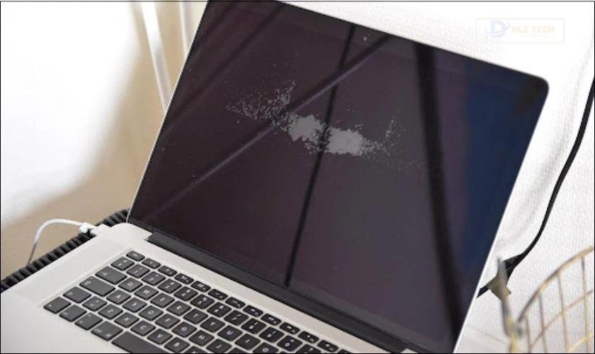 Nguyên nhân khiến màn hình MacBook bị chấm đen