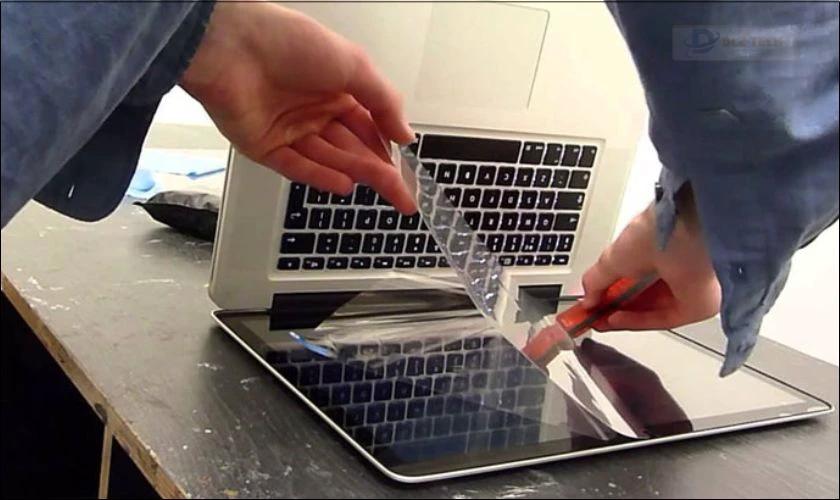 Mẹo ngăn chặn màn hình MacBook xuất hiện chấm đen