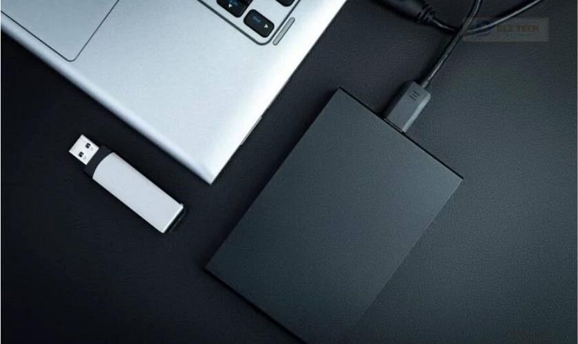 Kiểm tra dây cáp dữ liệu hoặc đầu cắm USB