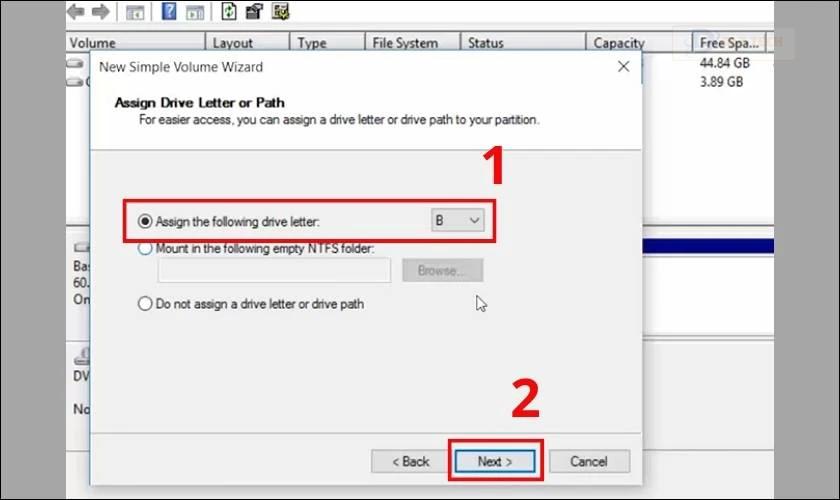 Gán cho ổ cứng chữ cái bạn muốn tại mục Assign the following drive letter rồi bấm Next