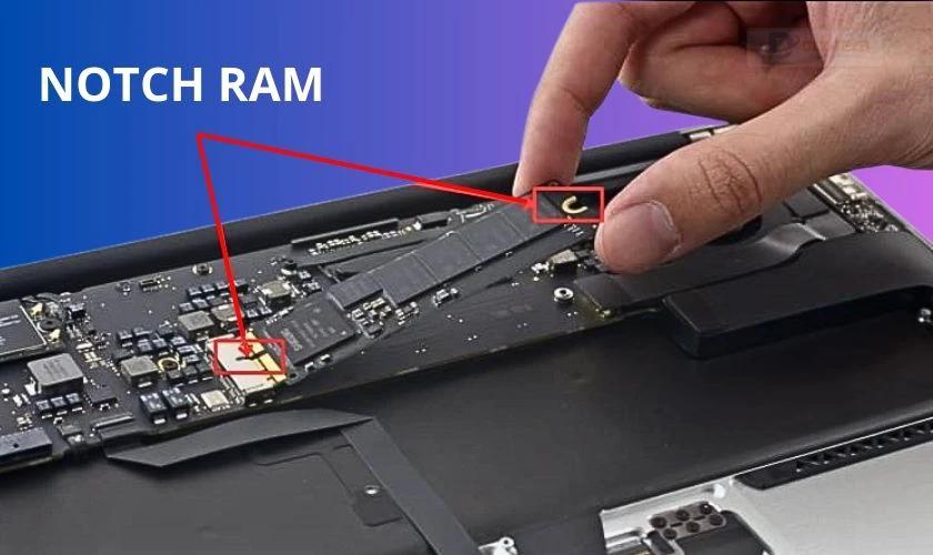 Lắp đặt RAM mới