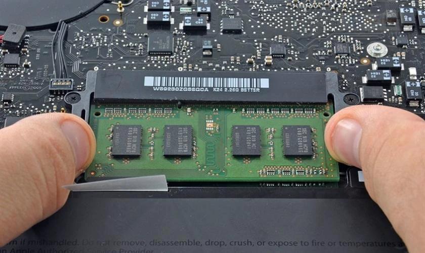 Có nên nâng cấp RAM MacBook không?