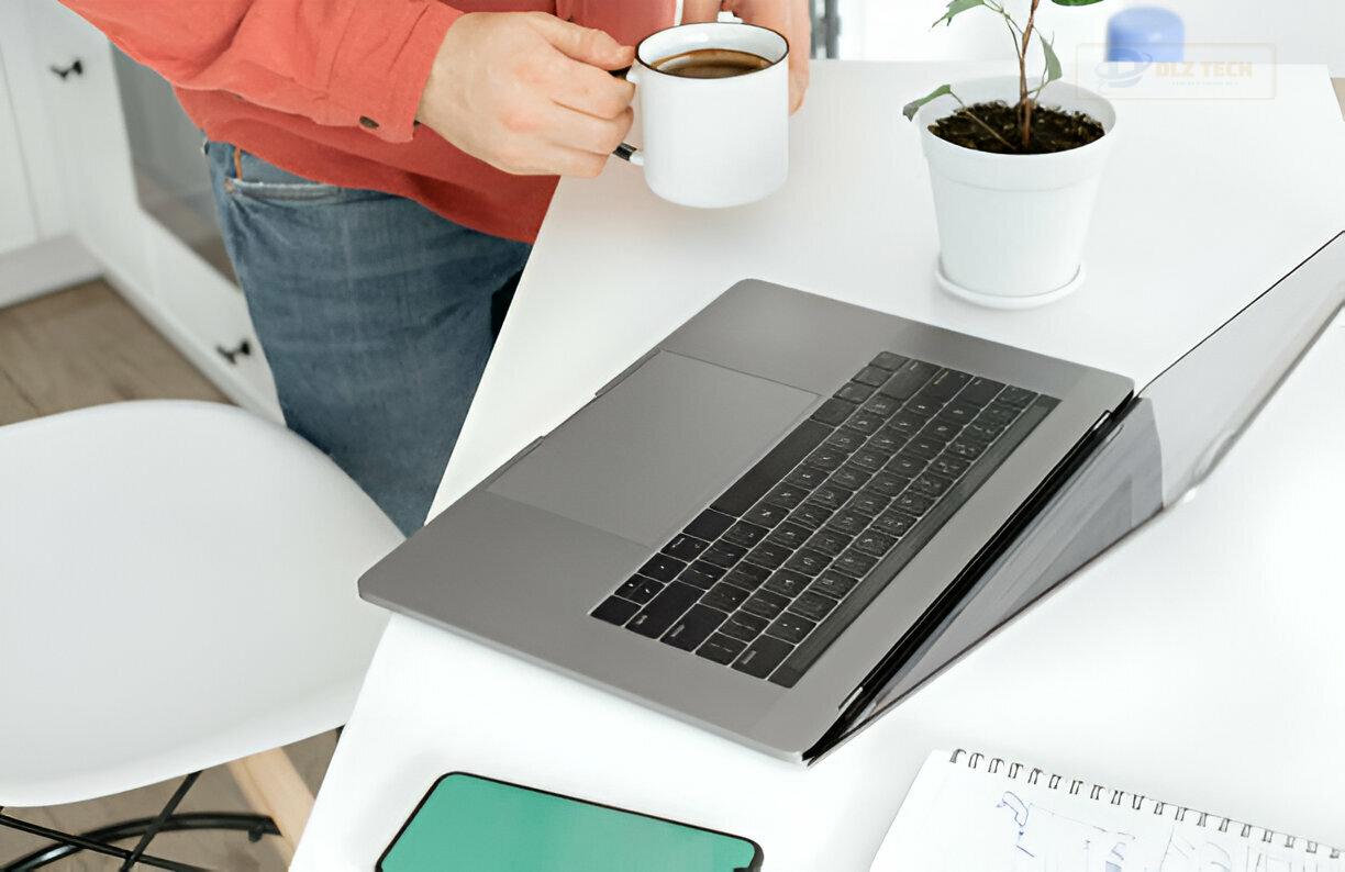 Mang đến trung tâm uy tín để sửa chữa nhập đúng mật khẩu nhưng không mở được laptop