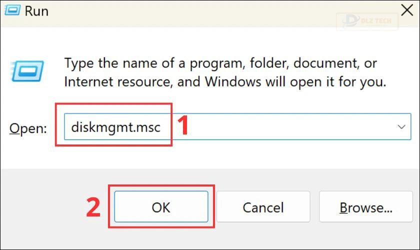Nhấn Windows + R để mở hộp thoại Run. Sau đó gõ diskmgmt.msc và nhấn OK