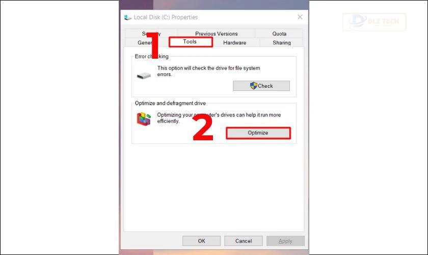Chọn mục Tools, sau đó chọn nút Optimize trong phần Optimize and defragment drive