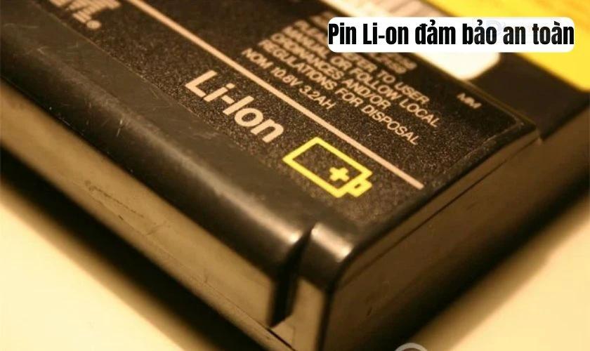 Vừa sạc laptop vừa sử dụng có tốt không?