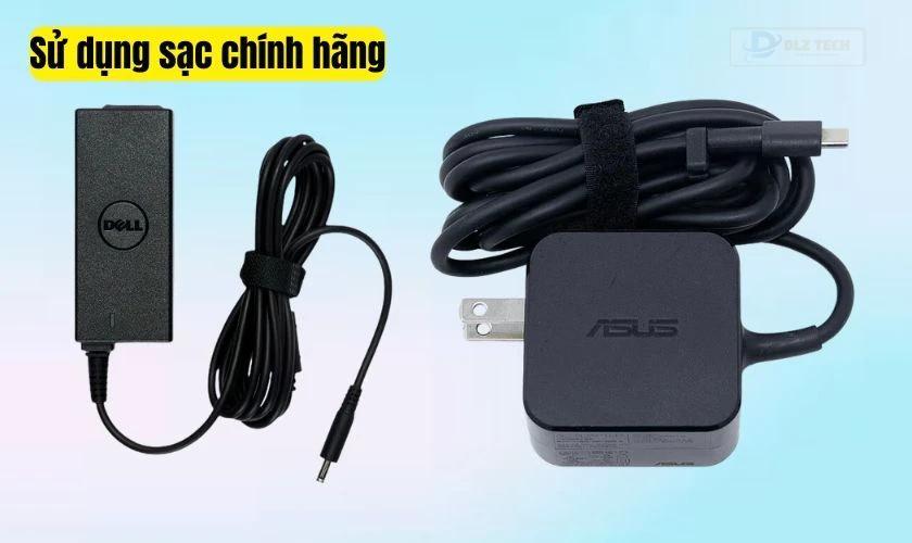 Vừa sạc laptop vừa đeo tai nghe có sao không? Cách sạc laptop hiệu quả