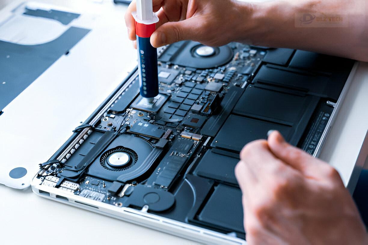 Quy trình vệ sinh laptop chuẩn từng bước tại Dlz Tech