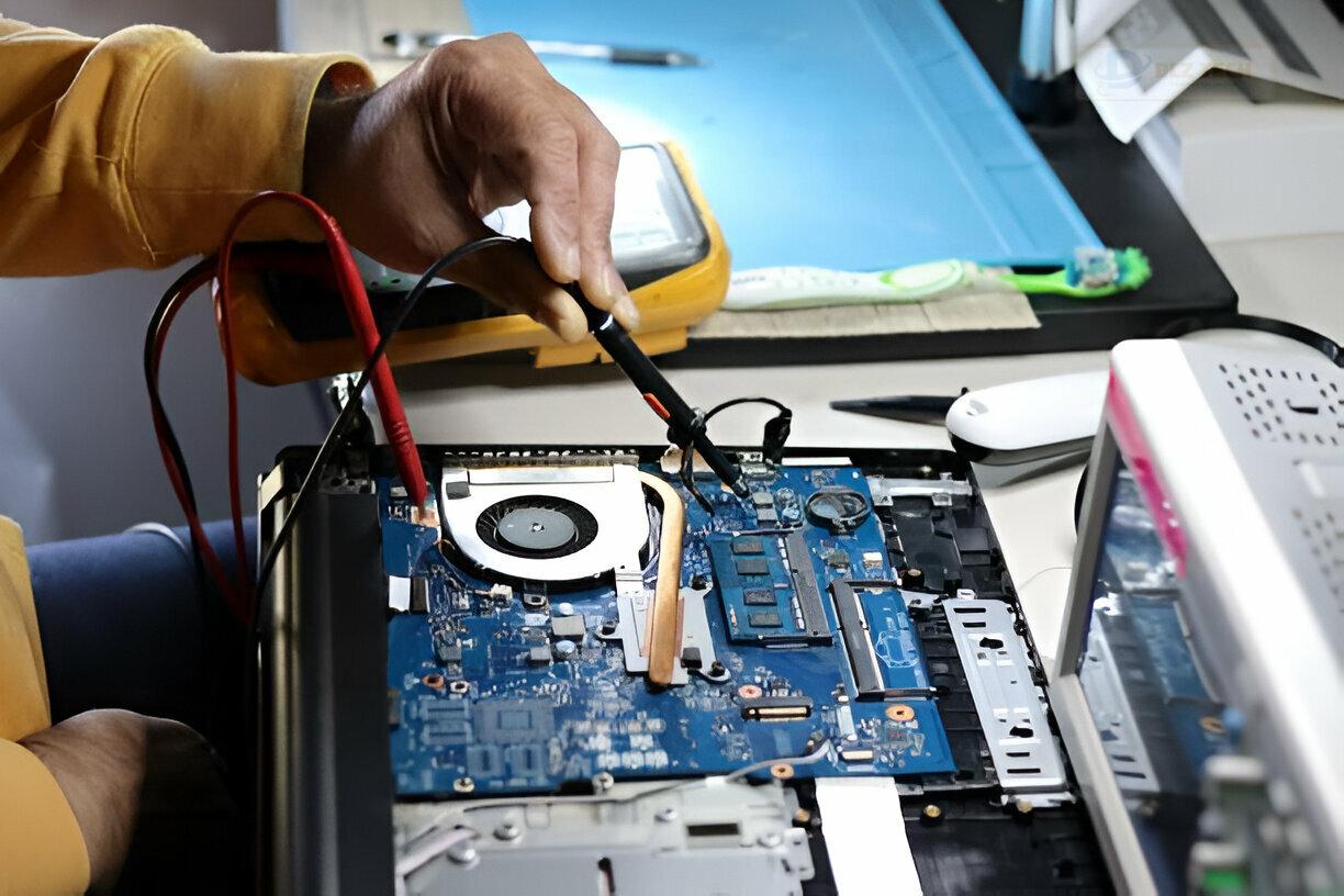 Vệ sinh bề mặt và màn hình laptop