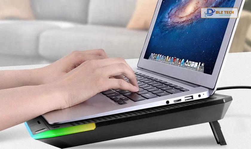 Sử dụng quạt tản nhiệt cho laptop