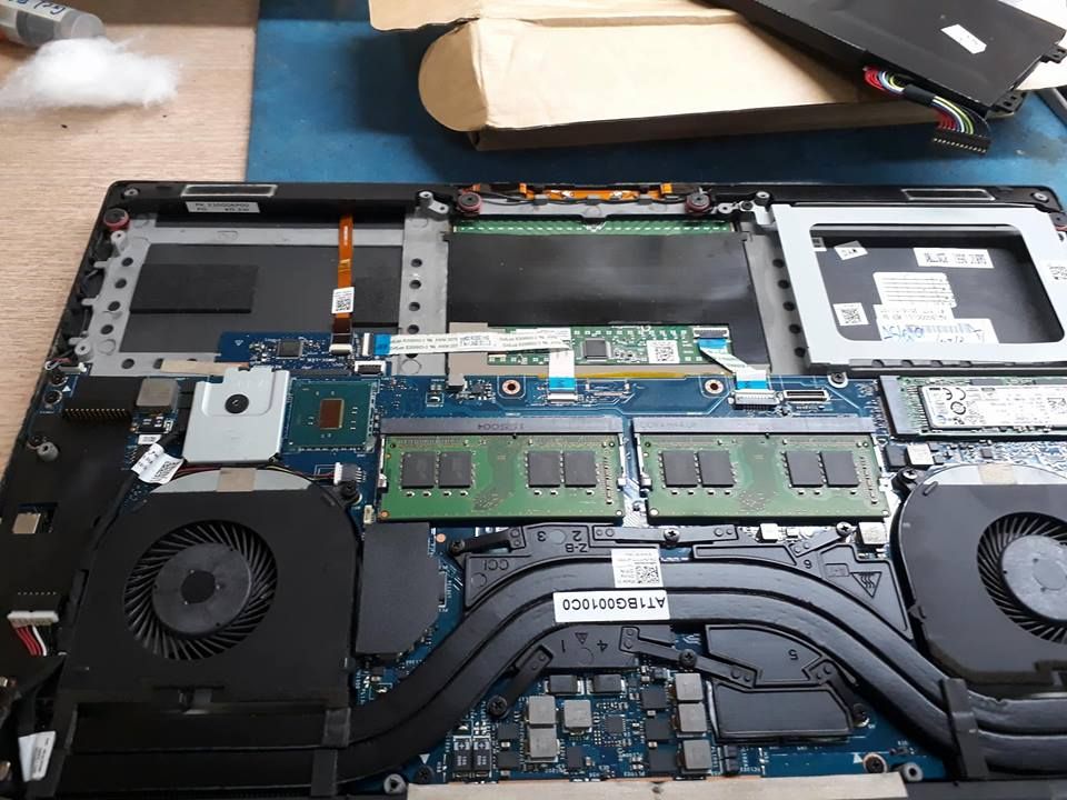 Laptop bị hở vỏ làm sao để phục hồi?