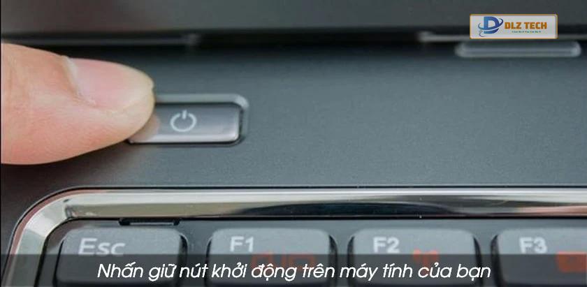Nhấn giữ nút khởi động