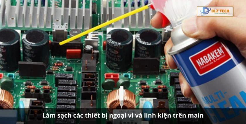 Làm sạch các thiết bị ngoại vi và linh kiện trên main