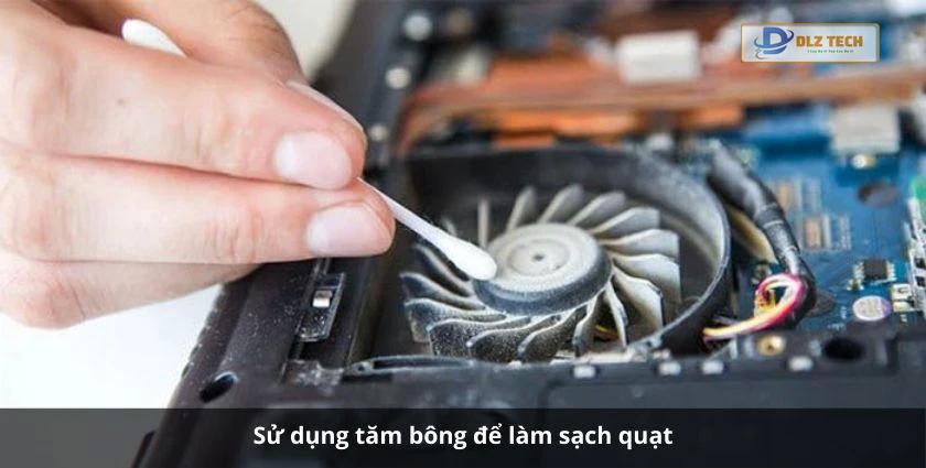 vệ sinh máy tính bàn với các linh kiện lớn hơn bên trong
