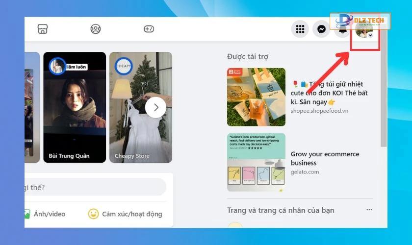Truy cập vào Facebook và nhấn mũi tên bên góc trên màn hình