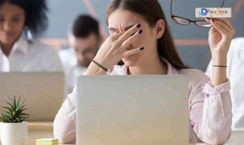 Nhìn màn hình tối lâu ngày có thể gây hại cho mắt của bạn