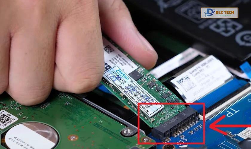 Laptop bị lỗi phần cứng dẫn đến màn hình bị tối mờ