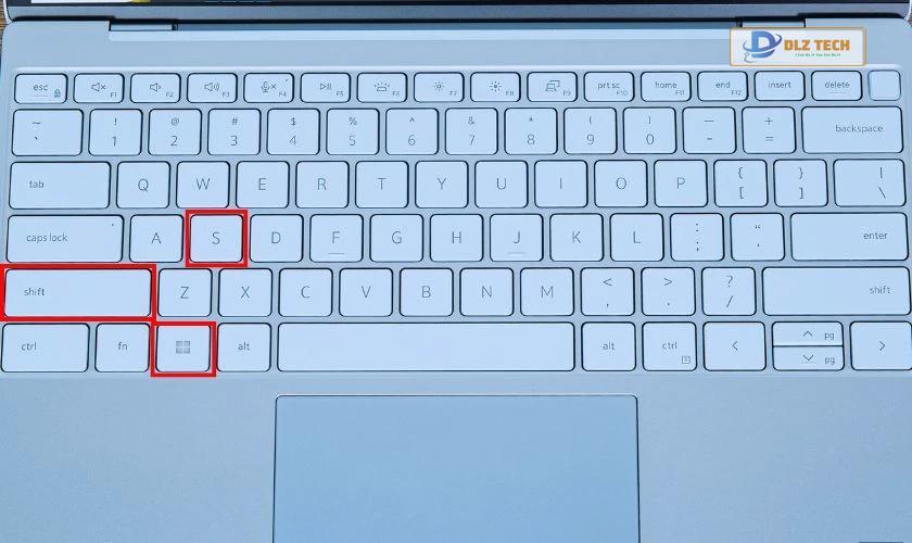 Tổ hợp phím Window + Shift + S dùng để chụp màn hình