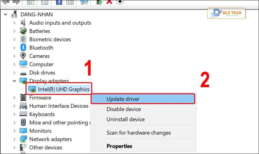 Click chuột phải vào driver màn hình và chọn Update driver