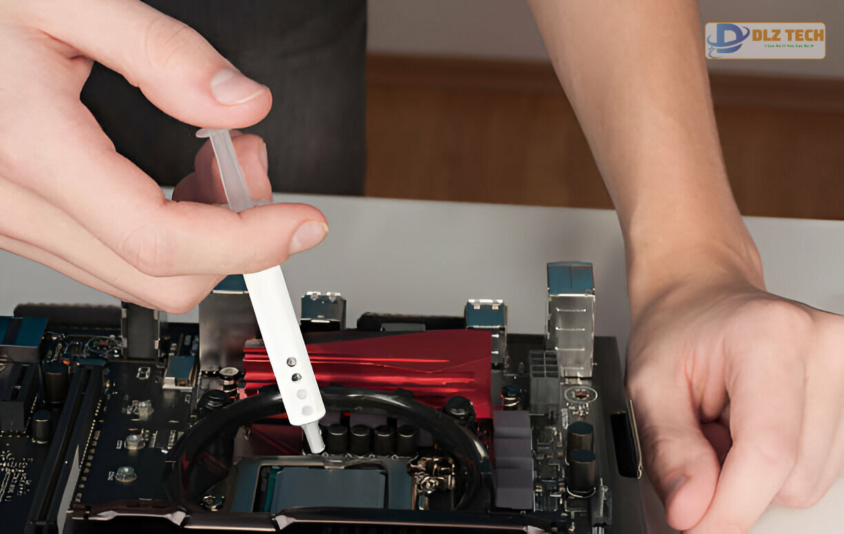 Kỹ thuật viên DLZ Tech vệ sinh máy tính Kỹ thuật viên DLZ Tech vệ sinh máy tính
