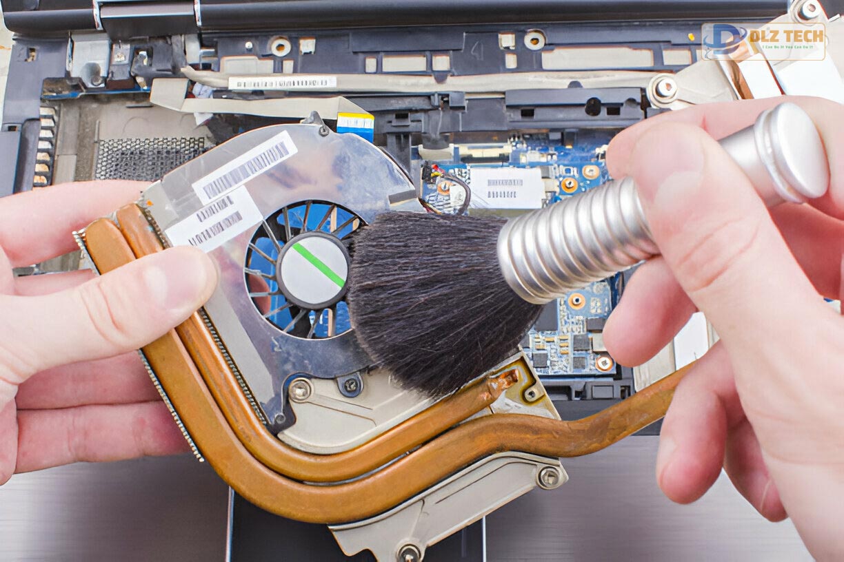 Quy trình vệ sinh laptop Quy trình vệ sinh laptop chuyên nghiệp tại Dlz Tech